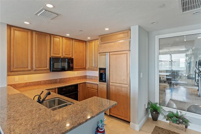 258 GOLDEN GATE POINT 701, Sarasota, FL 34236