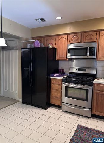 70 W Boulder Run Road 203, Paterson, NJ 07501