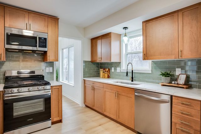 11723 E Fireside Ln, Derby, KS 67037