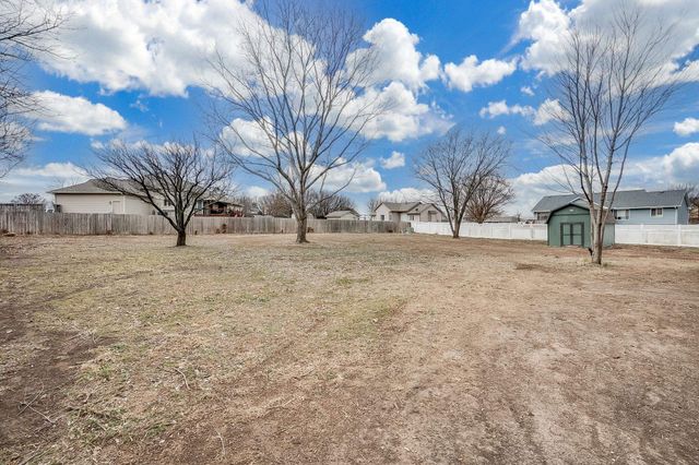 11723 E Fireside Ln, Derby, KS 67037