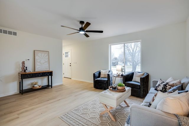 11723 E Fireside Ln, Derby, KS 67037