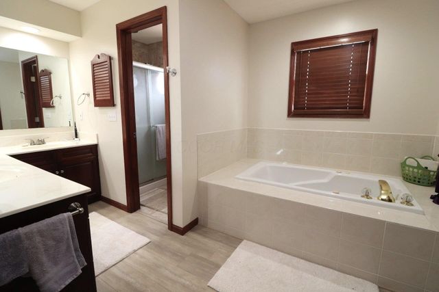 6430 Rossmore Lane, Canal Winchester, OH 43110