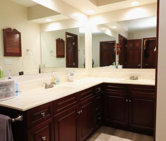 6430 Rossmore Lane, Canal Winchester, OH 43110