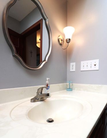 6430 Rossmore Lane, Canal Winchester, OH 43110