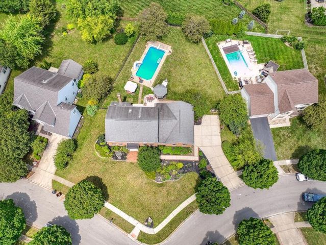 6430 Rossmore Lane, Canal Winchester, OH 43110