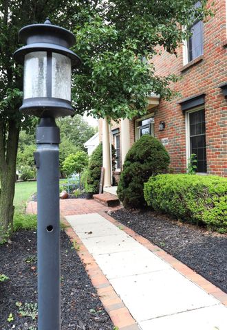 6430 Rossmore Lane, Canal Winchester, OH 43110
