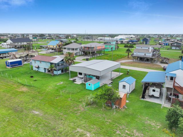 955 O Neil Road, Crystal Beach, TX 77650