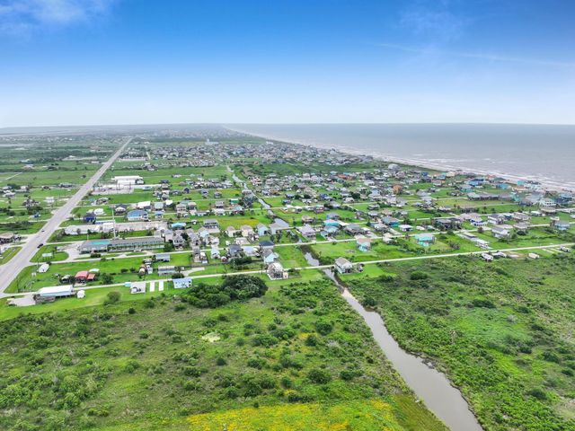 955 O Neil Road, Crystal Beach, TX 77650