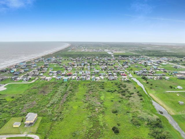 955 O Neil Road, Crystal Beach, TX 77650