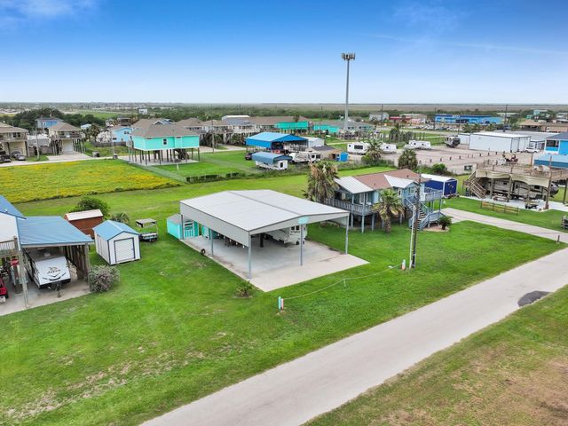 955 O Neil Road, Crystal Beach, TX 77650
