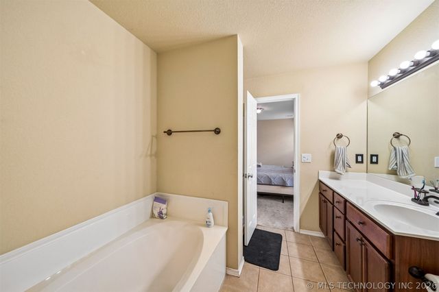 2212 E Elmira Street, Broken Arrow, OK 74012