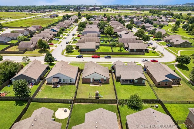 2212 E Elmira Street, Broken Arrow, OK 74012