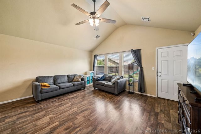 2212 E Elmira Street, Broken Arrow, OK 74012