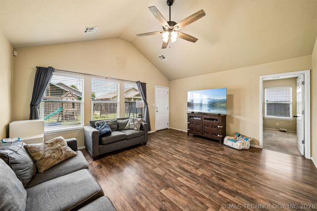 2212 E Elmira Street, Broken Arrow, OK 74012