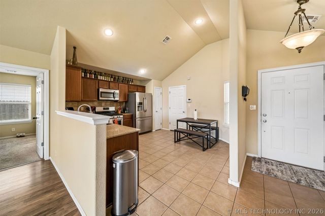 2212 E Elmira Street, Broken Arrow, OK 74012