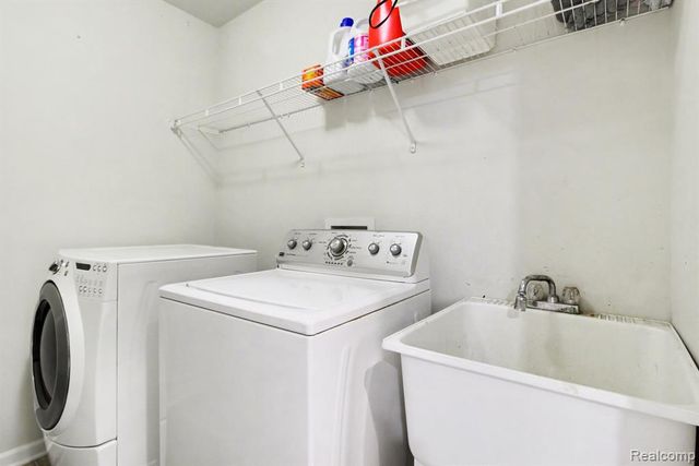 2417 Premier Lane, Canton, MI 48188