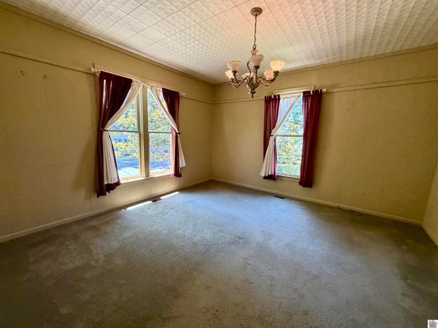 328 Head St, Paris, TN 38242
