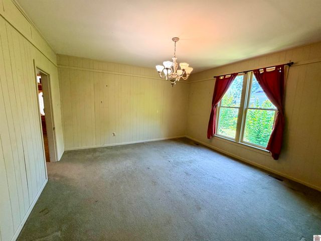 328 Head St, Paris, TN 38242
