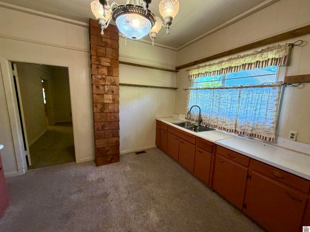 328 Head St, Paris, TN 38242