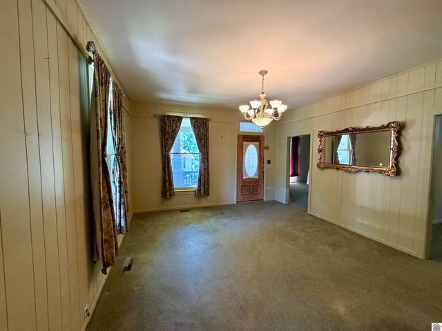 328 Head St, Paris, TN 38242