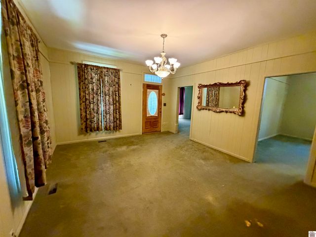 328 Head St, Paris, TN 38242