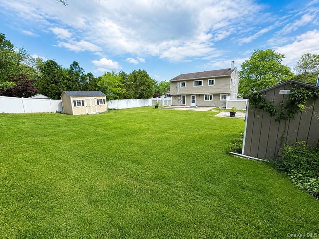 110 Blue Point Road W, Holtsville, NY 11742