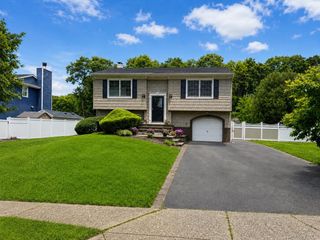 110 Blue Point Road W, Holtsville, NY 11742