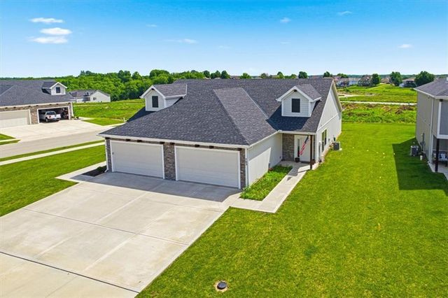 703 Ridge Drive, Smithville, MO 64089