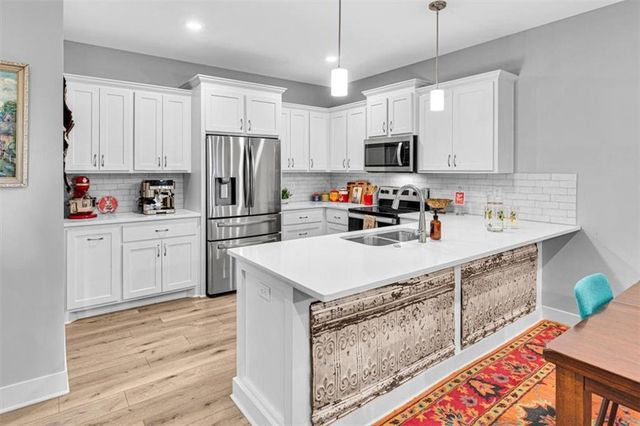 703 Ridge Drive, Smithville, MO 64089