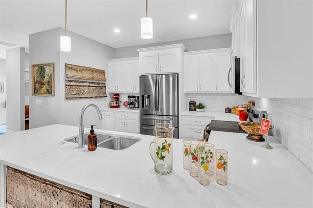 703 Ridge Drive, Smithville, MO 64089