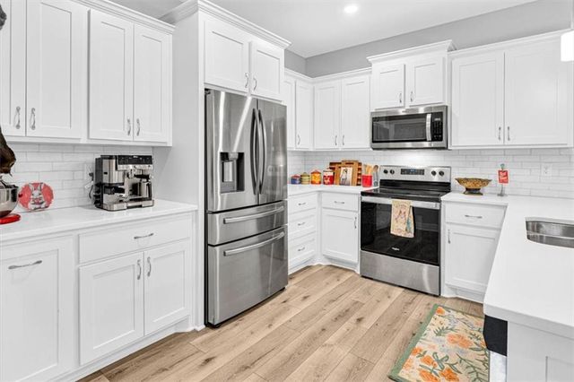 703 Ridge Drive, Smithville, MO 64089