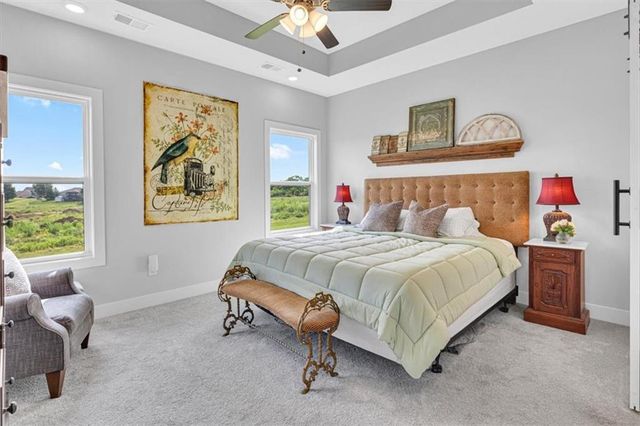 703 Ridge Drive, Smithville, MO 64089