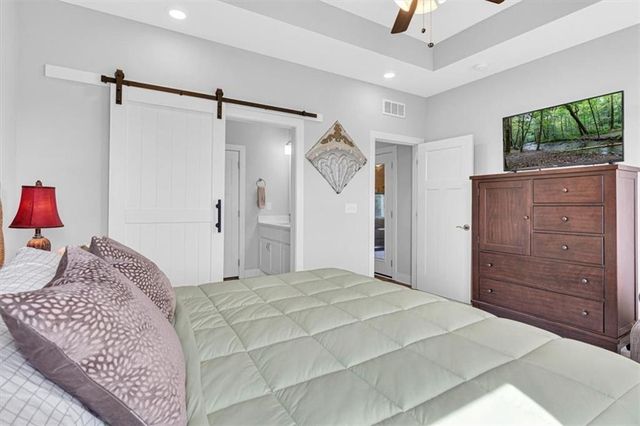 703 Ridge Drive, Smithville, MO 64089