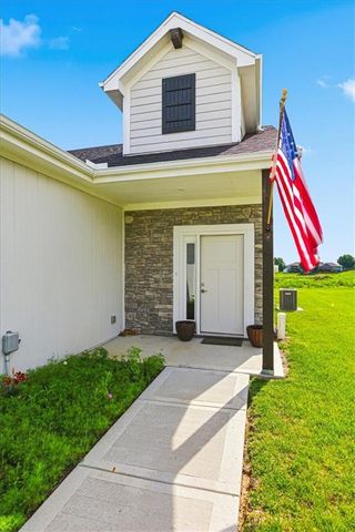 703 Ridge Drive, Smithville, MO 64089