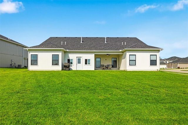 703 Ridge Drive, Smithville, MO 64089