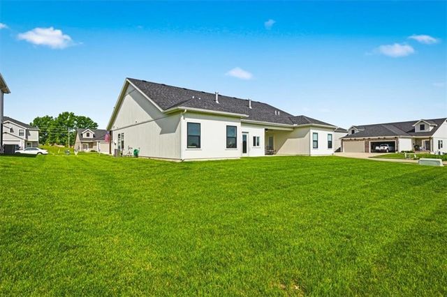 703 Ridge Drive, Smithville, MO 64089