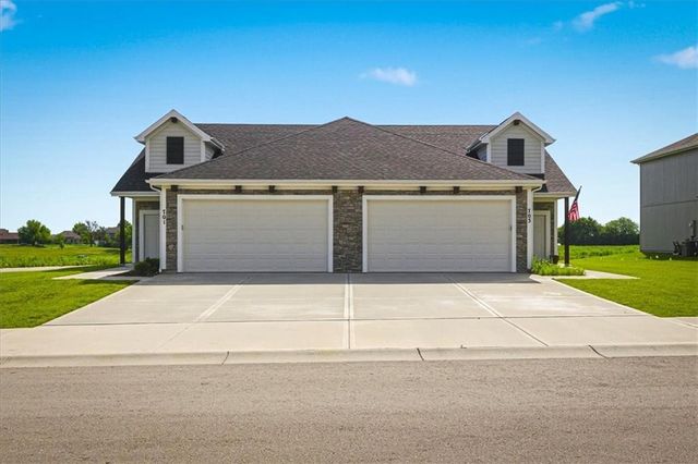 703 Ridge Drive, Smithville, MO 64089