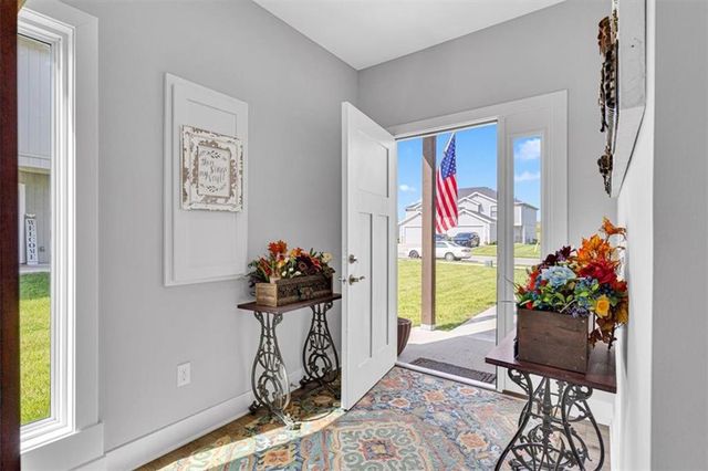 703 Ridge Drive, Smithville, MO 64089