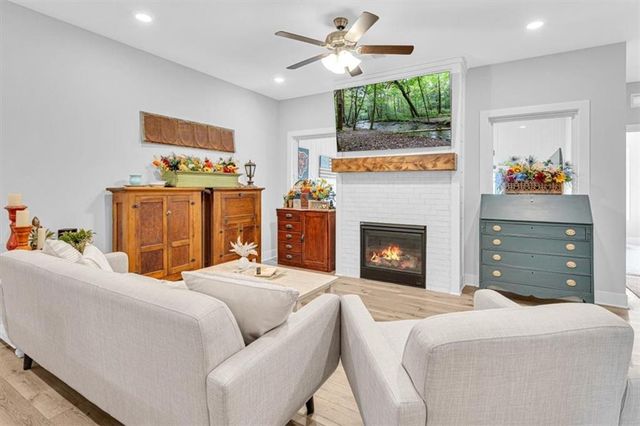 703 Ridge Drive, Smithville, MO 64089