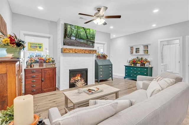 703 Ridge Drive, Smithville, MO 64089