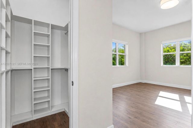 15051 Royal Oaks Lane 101, North Miami, FL 33181