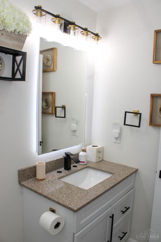 903 Clearfield Lane, Springdale, OH 45240