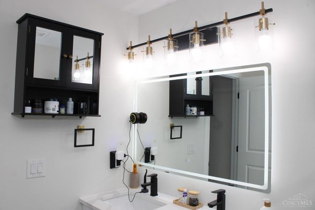 903 Clearfield Lane, Springdale, OH 45240