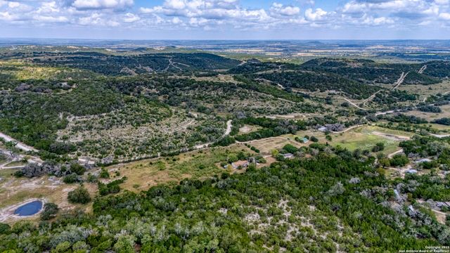 130B Peek Ranch, Comfort, TX 78013