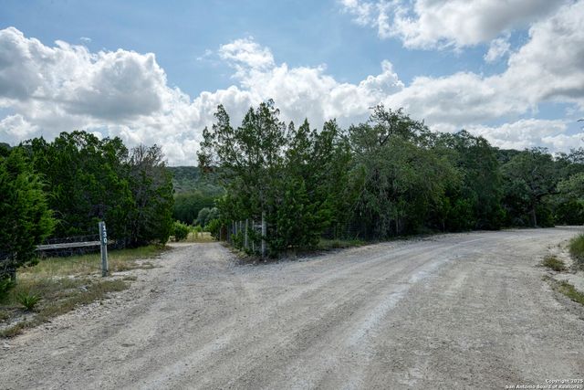 130B Peek Ranch, Comfort, TX 78013