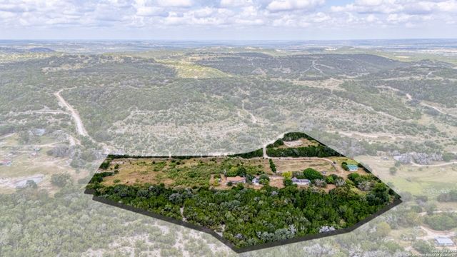 130B Peek Ranch, Comfort, TX 78013