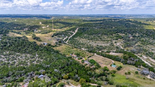 130B Peek Ranch, Comfort, TX 78013