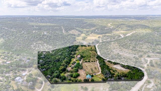 130B Peek Ranch, Comfort, TX 78013
