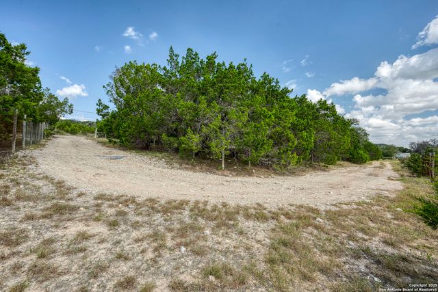 130B Peek Ranch, Comfort, TX 78013