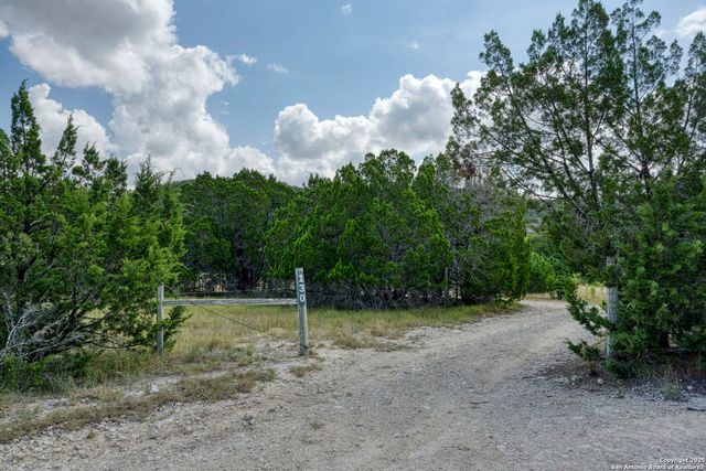 130B Peek Ranch, Comfort, TX 78013